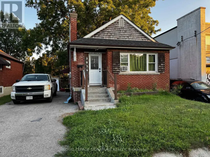 Detached at 2935 ST CLAIR AVENUE E, Toronto