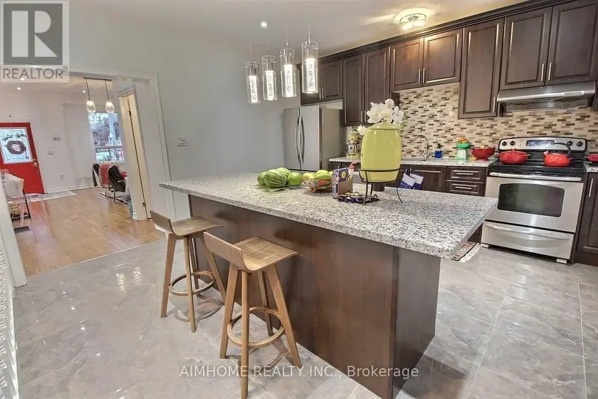 Detached at 966 DUNDAS STREET E, Toronto