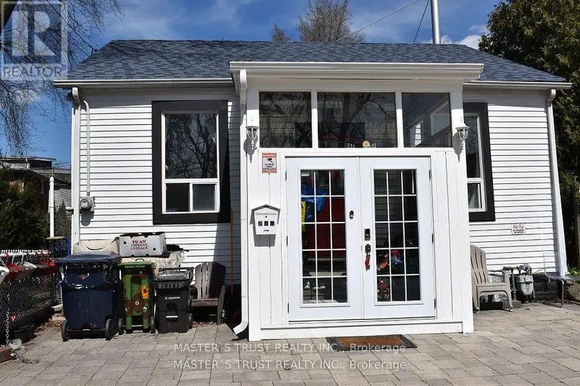 Detached at 966 DUNDAS STREET E