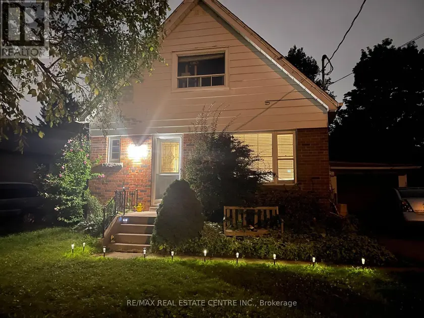 Detached at MAIN FLOOR - 34 SINGLETON ROAD, Toronto