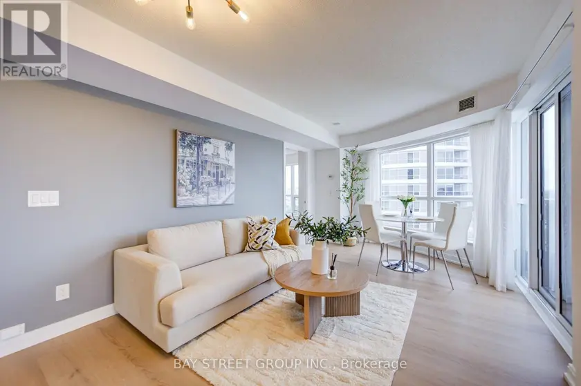 Apartment at 1908 - 151 VILLAGE GREEN SQUARE, Toronto