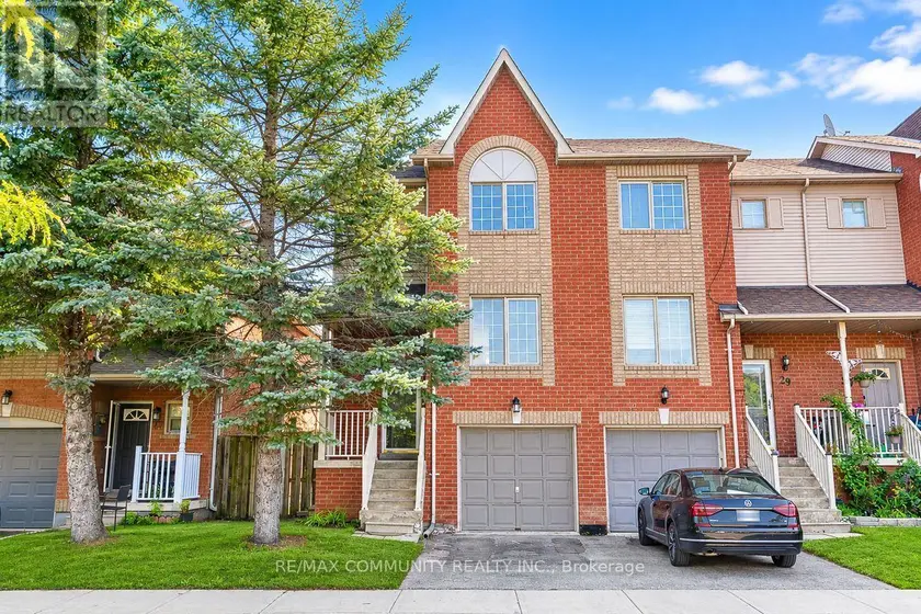 Townhouse at 28 - 1867 KINGSTON ROAD, Pickering