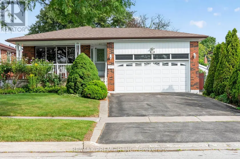 Detached at 31 CORINTHIAN BOULEVARD, Toronto