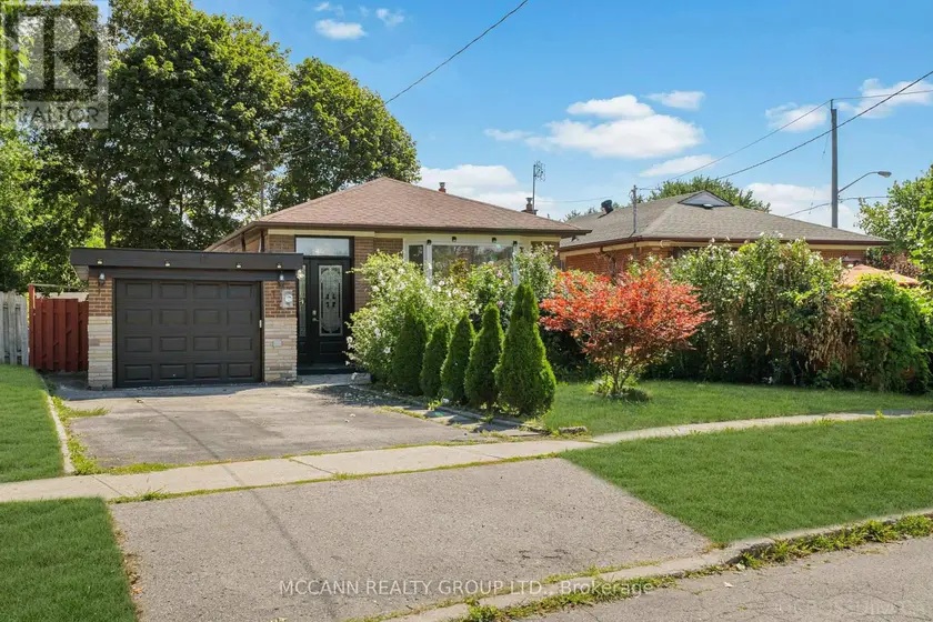 Detached at 17 BARLOW ROAD, Toronto