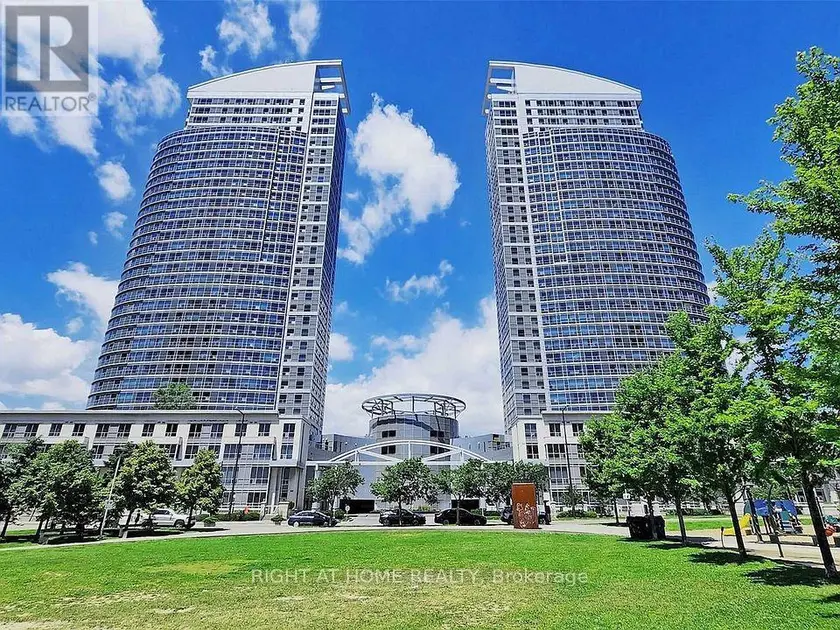 Apartment at 1615 - 36 LEE CENTRE DRIVE, Toronto