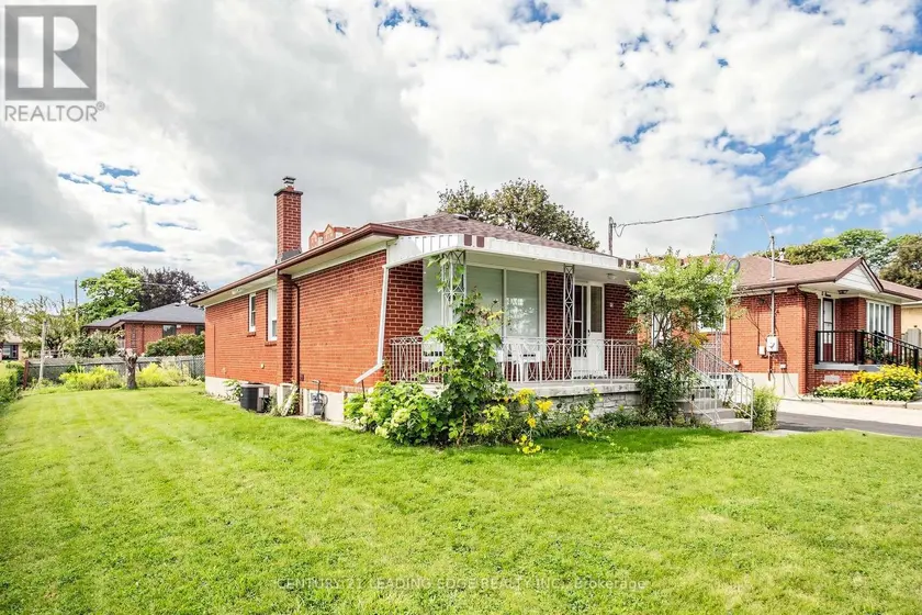 Detached at LOWER - 15 MARETTA AVENUE, Toronto