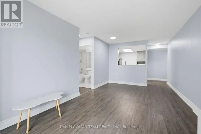 Apartment at 913 - 8 LEE CENTRE DRIVE, Toronto