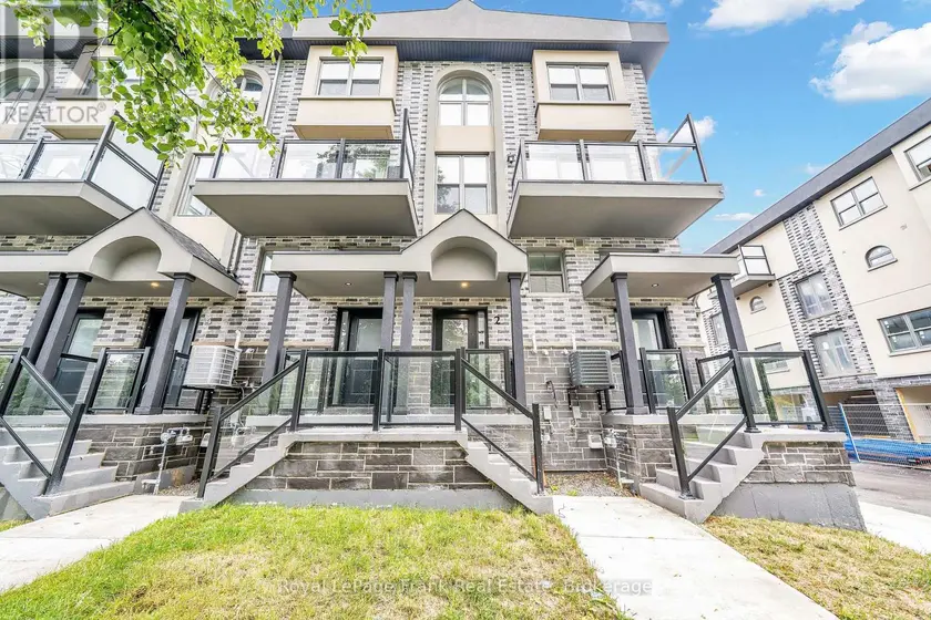 Townhouse at 2 - 200 RAILWAY ENGINE HOUSE WAY, Whitby