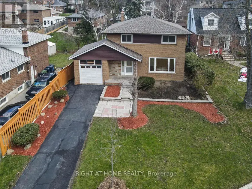 Detached at 9 ALLISTER AVENUE, Toronto