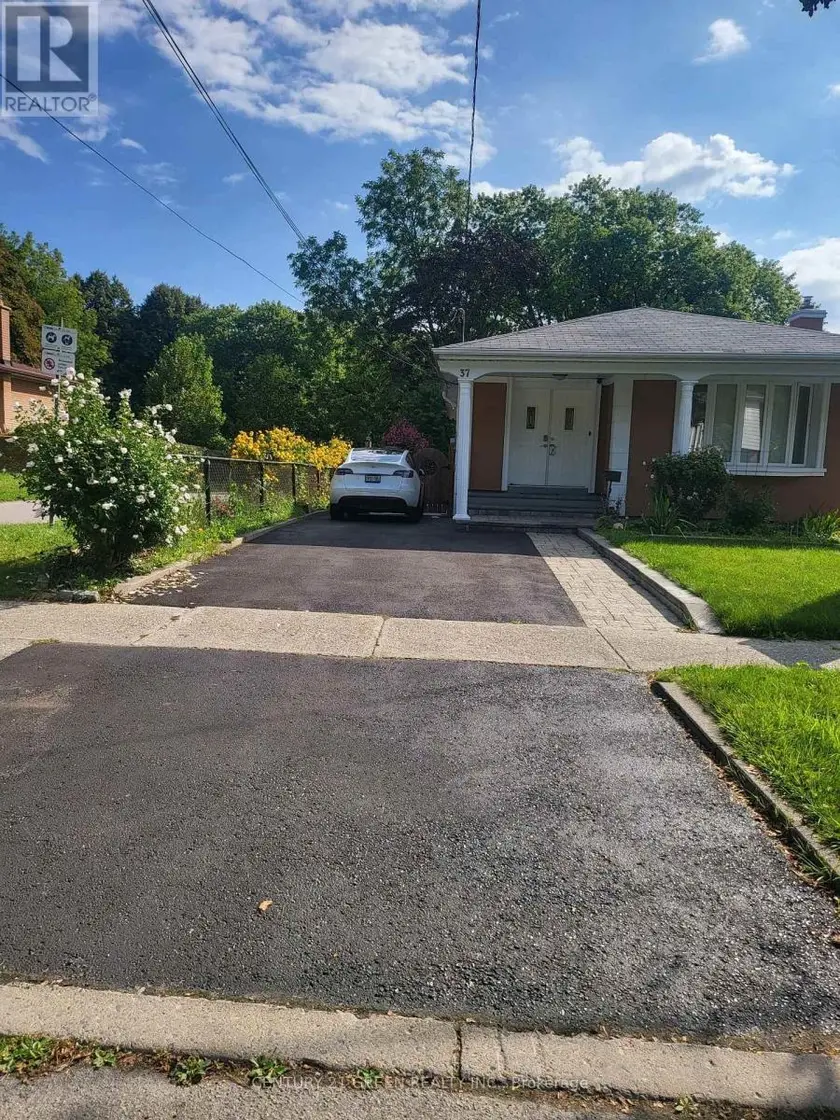 Detached at BSMT - 37 RAVENVIEW DRIVE, Toronto