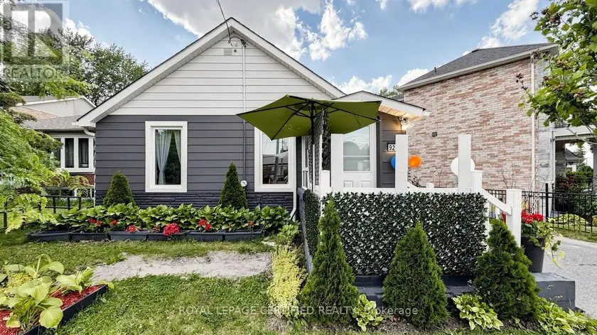 Detached at 922A DANFORTH ROAD, Toronto