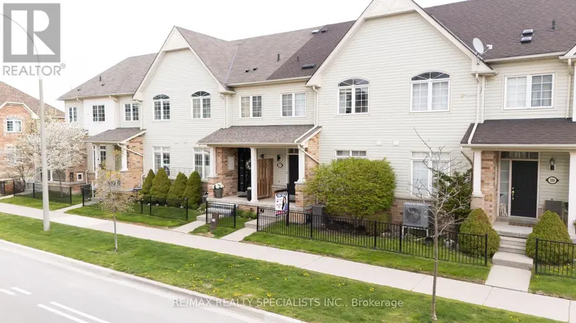 Townhouse at 111 CIVIC CENTRE DRIVE, Whitby