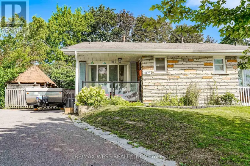 Semi-Detached/Link at 1105 VALLEY COURT, Oshawa