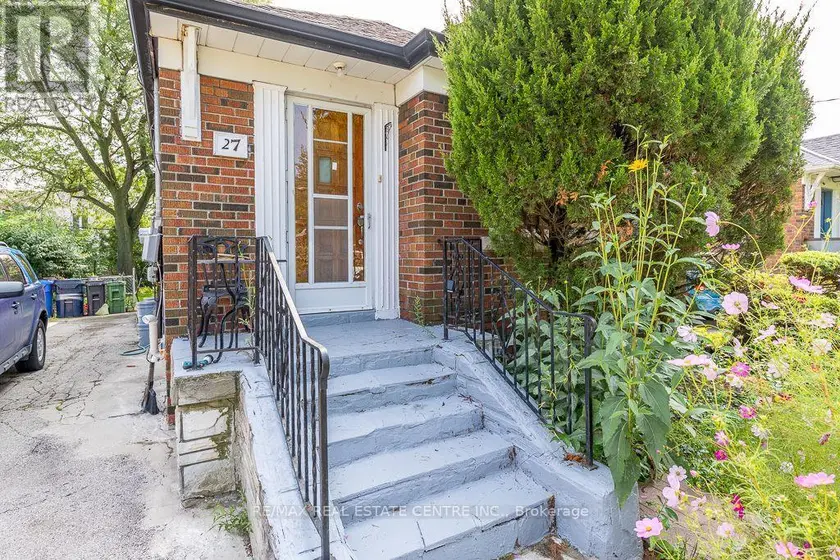 Detached at 27 INNISMORE CRESCENT, Toronto