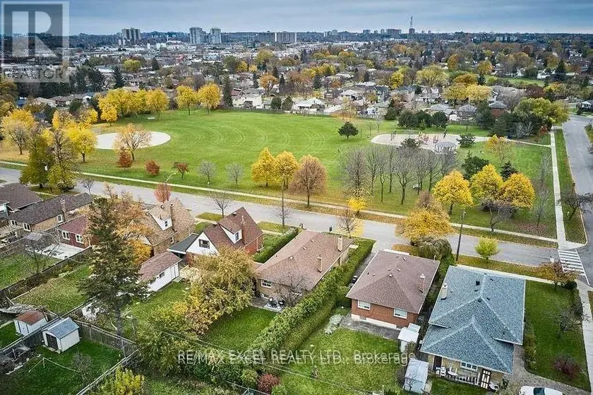 Detached at LOWER LEVEL - 6 GLAIVE DRIVE, Toronto