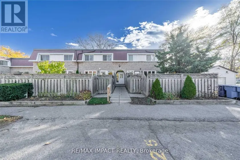 Townhouse at 28 - 33 TAUNTON ROAD, Oshawa