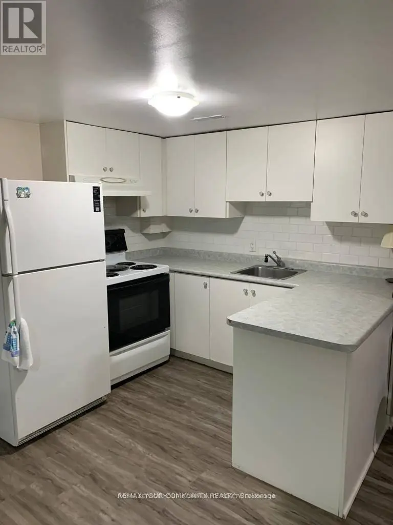 Detached at 23 CHARLEMONT CRES CRESCENT, Toronto