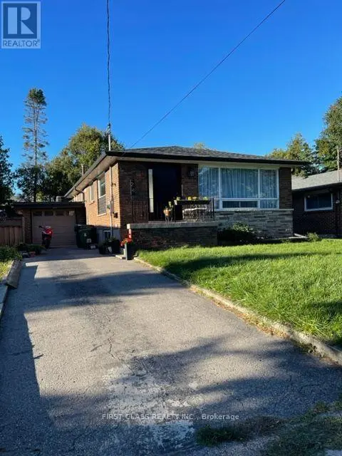 Detached at BSMT - 24 FINTONA AVENUE, Toronto