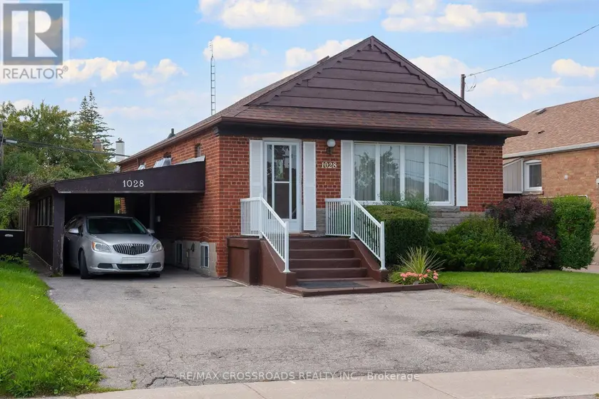 Detached at 1028 KENNEDY ROAD, Toronto