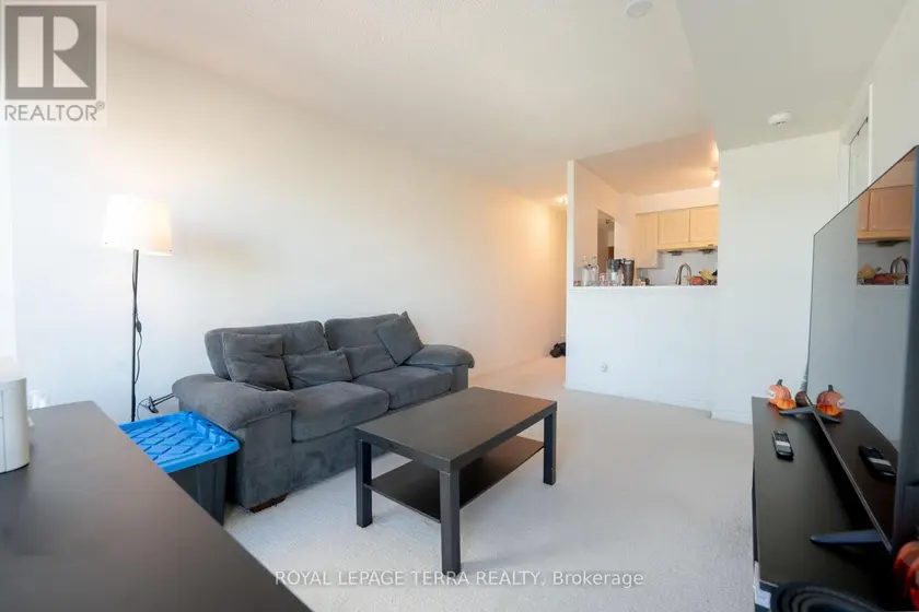 Apartment at 915 - 8 LEE CENTRE DRIVE, Toronto