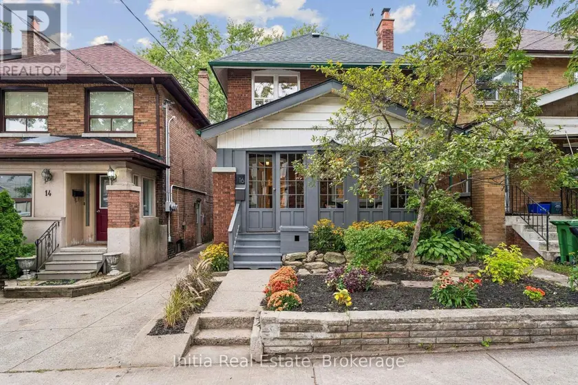Detached at 16 GLEBEMOUNT AVENUE, Toronto