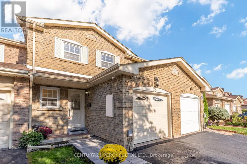 Townhouse at 33 LORNA RAE BOULEVARD, Toronto
