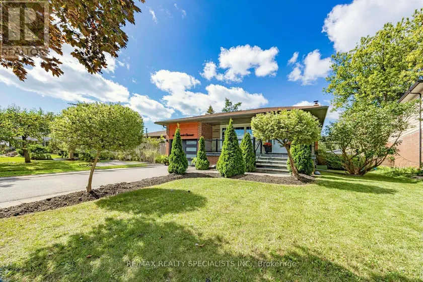 Detached at 16 LANGEVIN CRESCENT, Toronto
