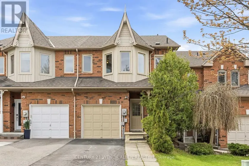 Townhouse at 5 JAYS DRIVE, Whitby