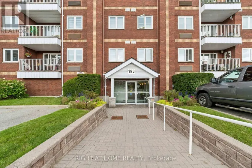 Apartment at 318 - 193 LAKE DRIVEWAY DRIVE W, Ajax