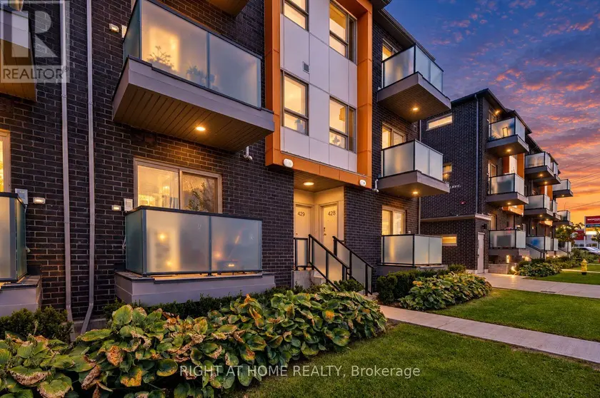 Townhouse at 429 - 2789 EGLINTON AVENUE E, Toronto