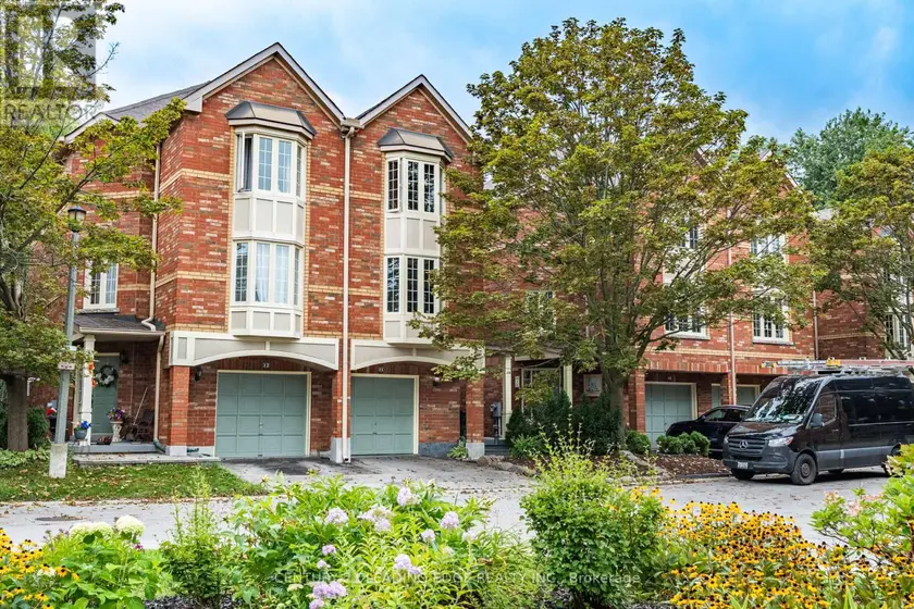 Townhouse at 11 GUILDPARK PATHWAY, Toronto