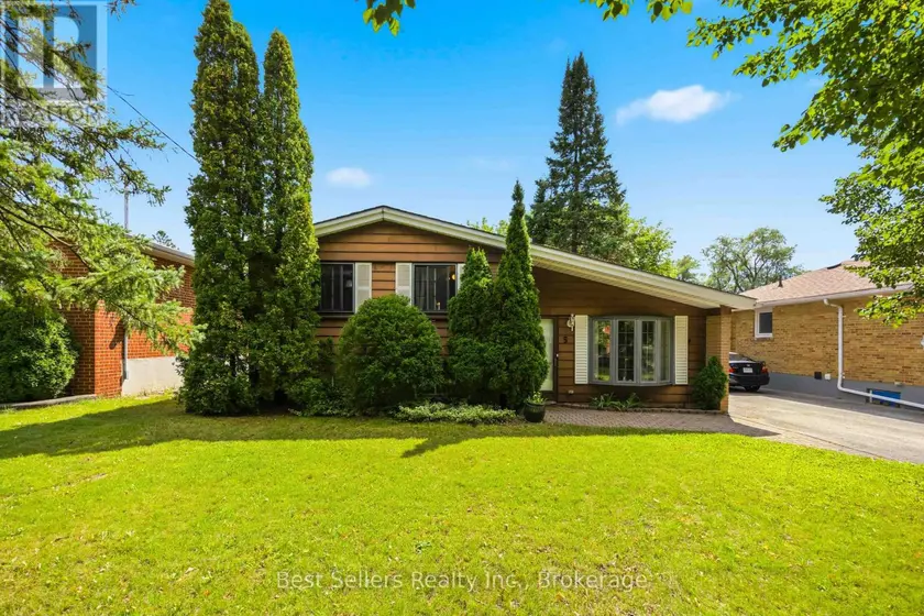 Detached at 5 BENFRISCO CRESCENT, Toronto