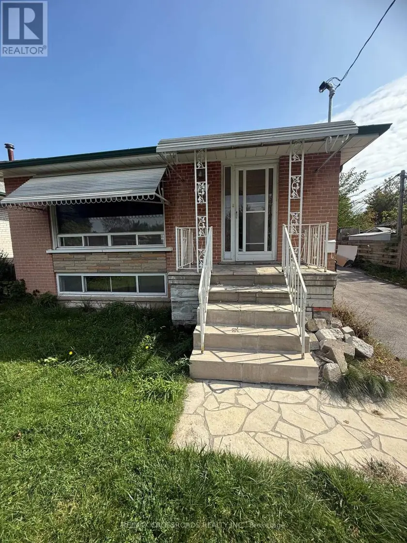 Detached at 3 BAYBROOK CRESCENT, Toronto