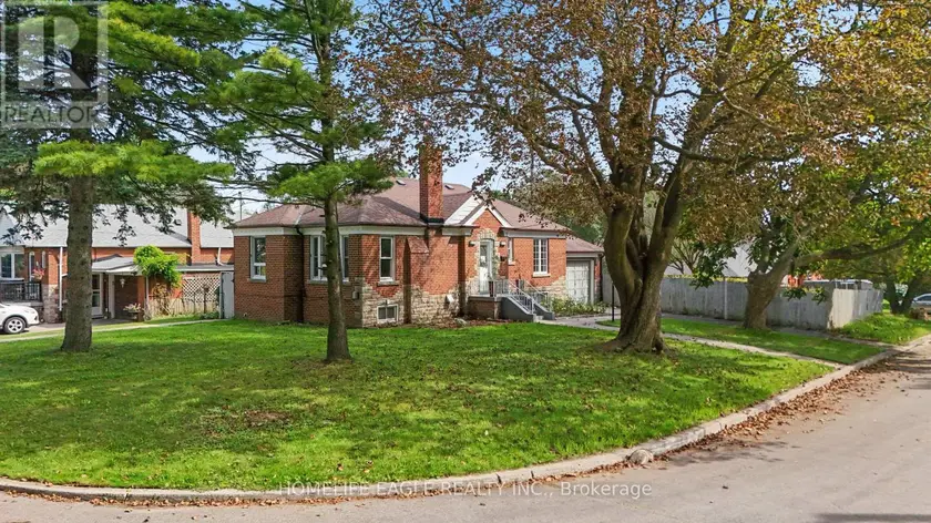 Detached at 3 BLUEWATER AVENUE, Toronto