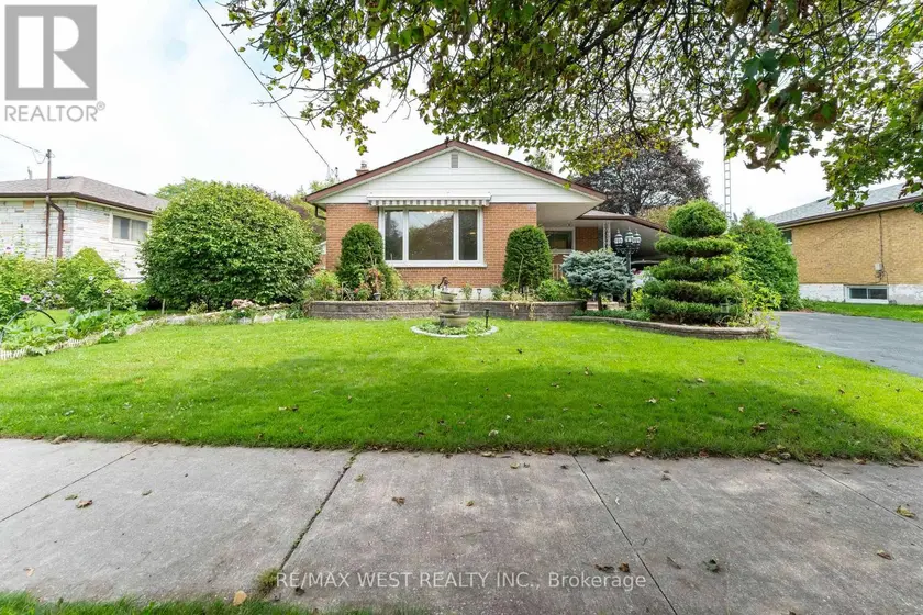 Detached at 203 LUPIN DRIVE, Whitby