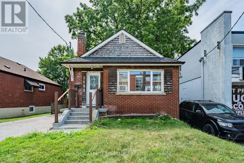 Detached at 2935 ST CLAIR AVENUE E, Toronto