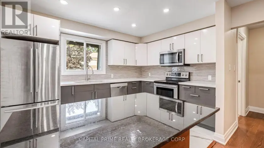 Townhouse at 36 - 250 BRIDLETOWNE CIRCLE, Toronto