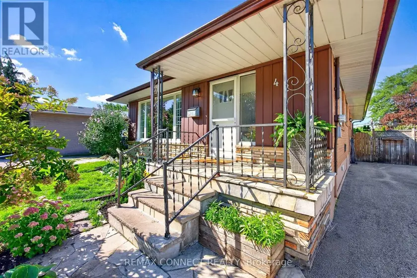 Detached at 42 BAINHART CRESCENT, Toronto