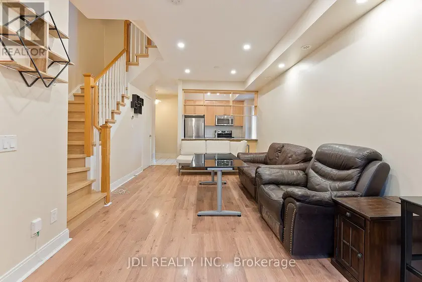 Townhouse at 76 - 315 VILLAGE GREEN SQUARE, Toronto