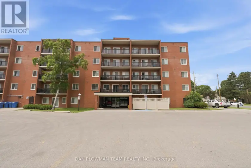 Apartment at 204 - 131 TAUNTON ROAD E, Oshawa