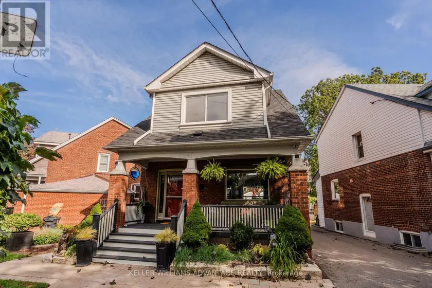 Detached at 5 HEMLOCK AVENUE, Toronto