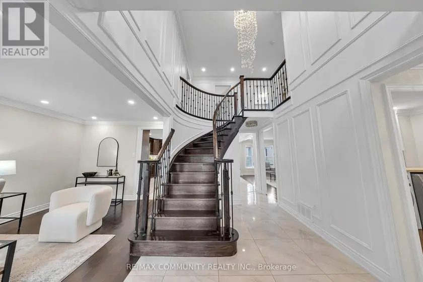 Detached at 43 FIELDWOOD DRIVE, Toronto