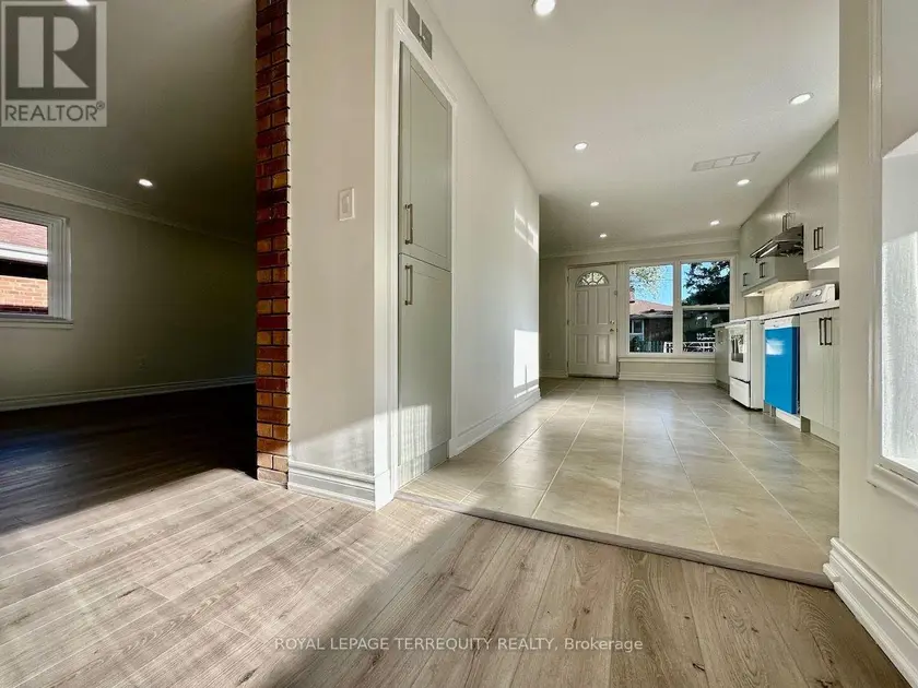 Detached at MAIN LEVEL - 21 JANET BOULEVARD, Toronto