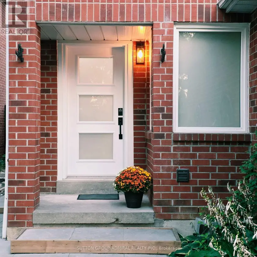 Detached at 33 TRESHER COURT, Ajax