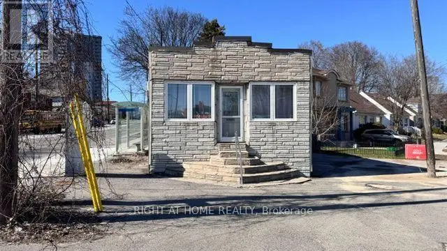 Detached at 104 DANFORTH ROAD, Toronto