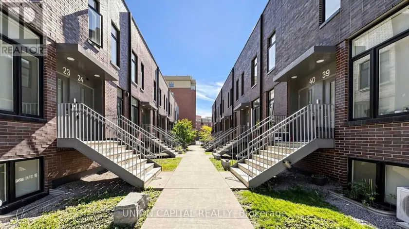 Townhouse at 42 - 1740 SIMCOE STREET N, Oshawa