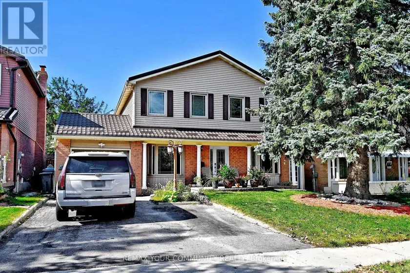 Detached at 22 FAWCETT TRAIL, Toronto