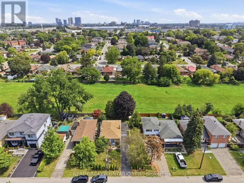 Detached at 88 CAVEHILL CRESCENT, Toronto