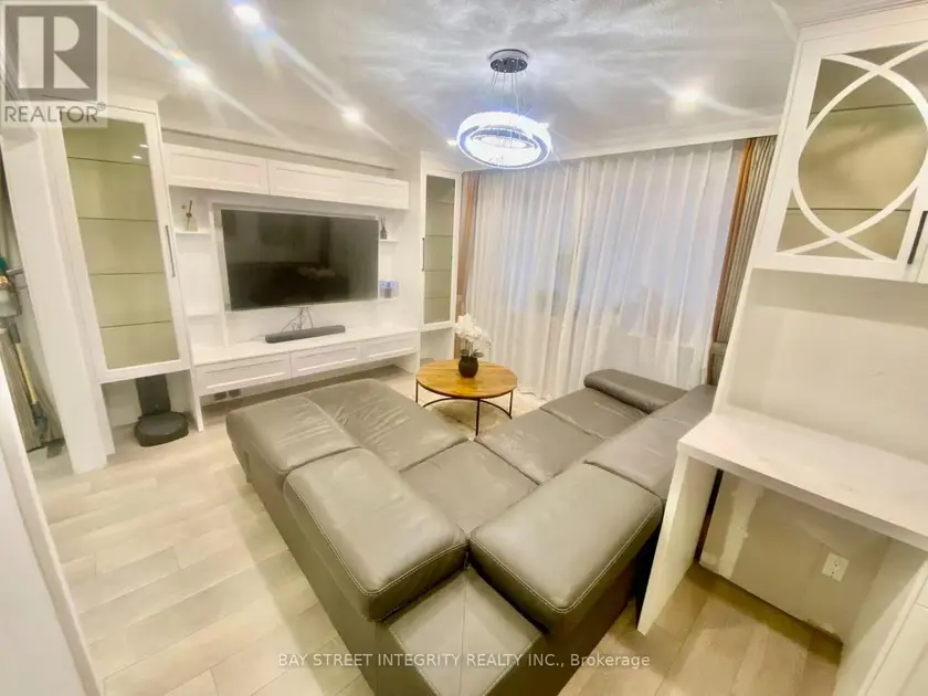 Detached at 15 SHANDARA CRESCENT, Toronto