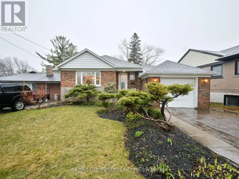 Detached at 15 SAUNDERS ROAD, Toronto